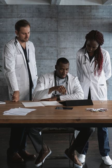 Physicians leveraging AI in healthcare for secure digital medical records collaboration