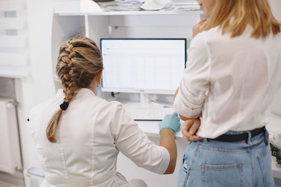 Medical specialists utilizing AI in healthcare to optimize patient data analytics
